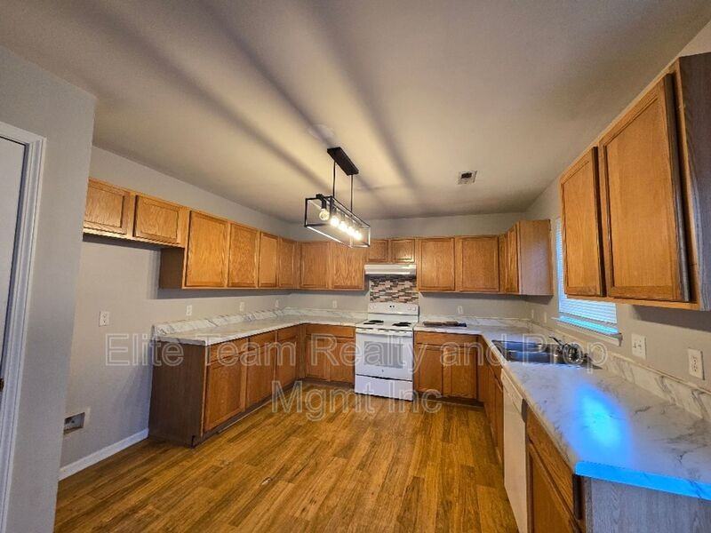 5320 Peach Place Lane - Photo 2 of 11