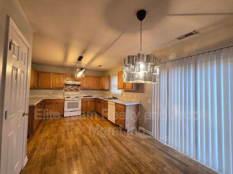 5320 Peach Place Lane - Photo 3 of 11