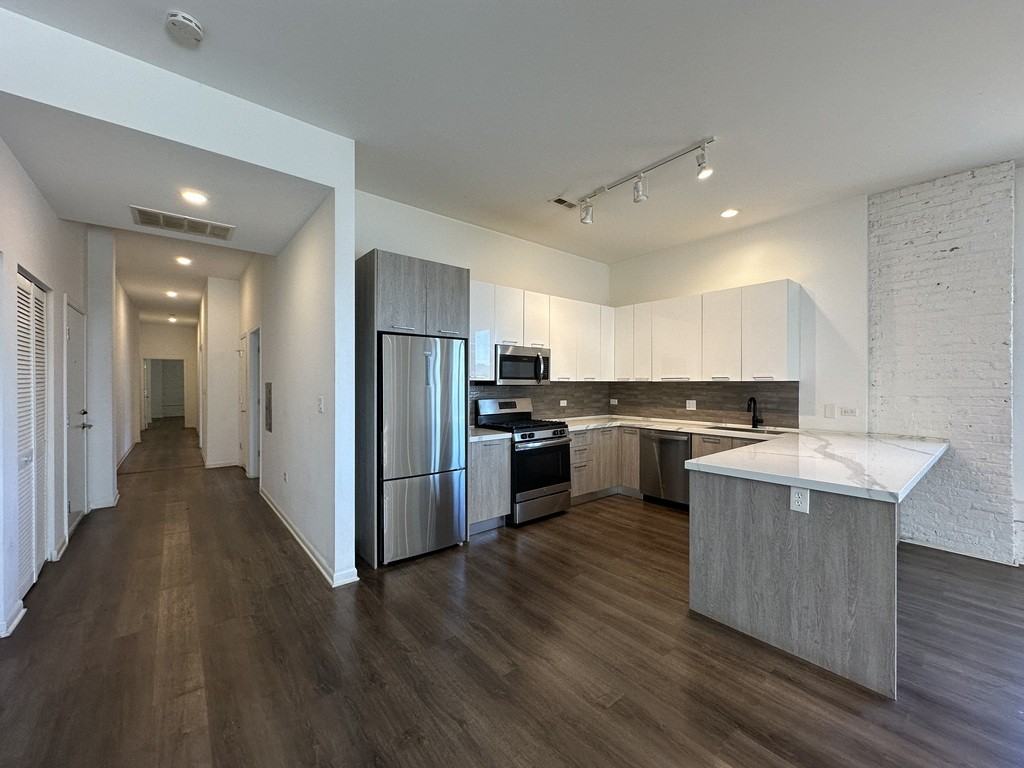 2550 South Wabash Avenue #401 - Photo 2 of 21