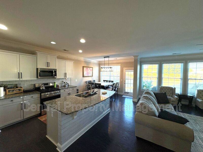 316 Meadowpark Ln - Photo 5 of 28