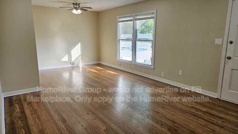 3804 Ne Vivion Rd - Photo 2 of 15