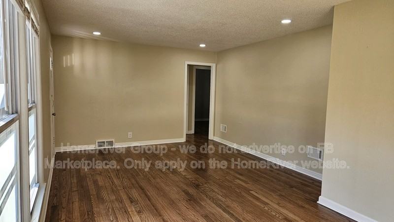 3804 Ne Vivion Rd - Photo 3 of 15