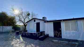 featured image of 3909 S 14th Ave #1