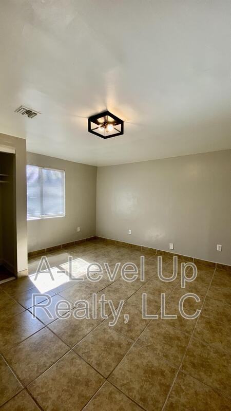 3909 South 14th Avenue #1 - Photo 7 of 34