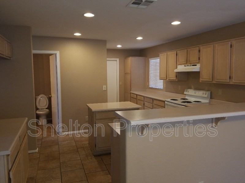 6822 W Louise Dr - Photo 3 of 10