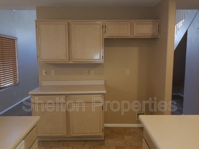 6822 W Louise Dr - Photo 5 of 10