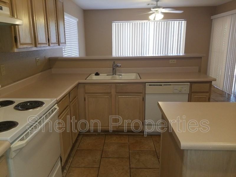 6822 W Louise Dr - Photo 7 of 10