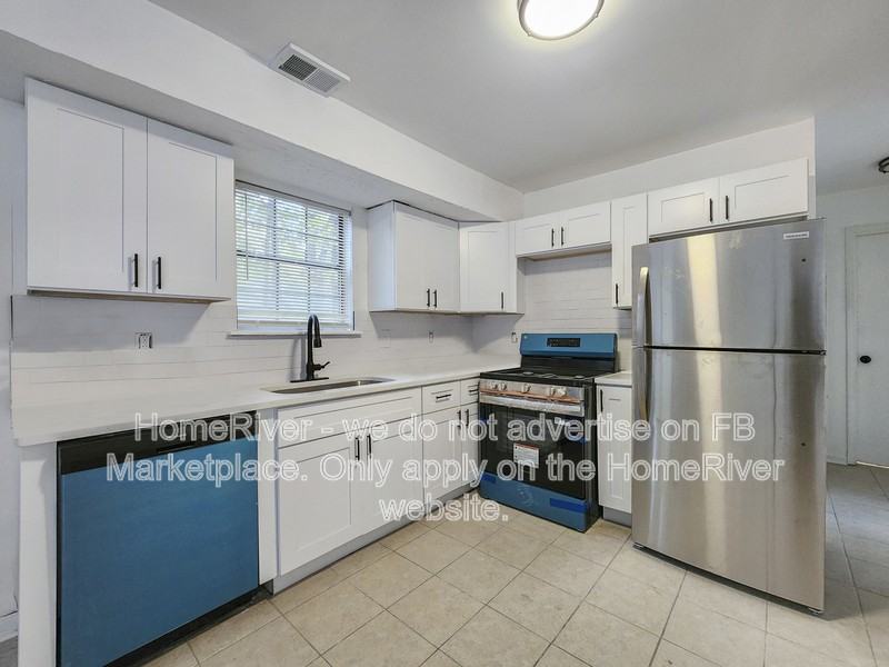 5482 Martins Crossing Rd - Photo 6 of 23