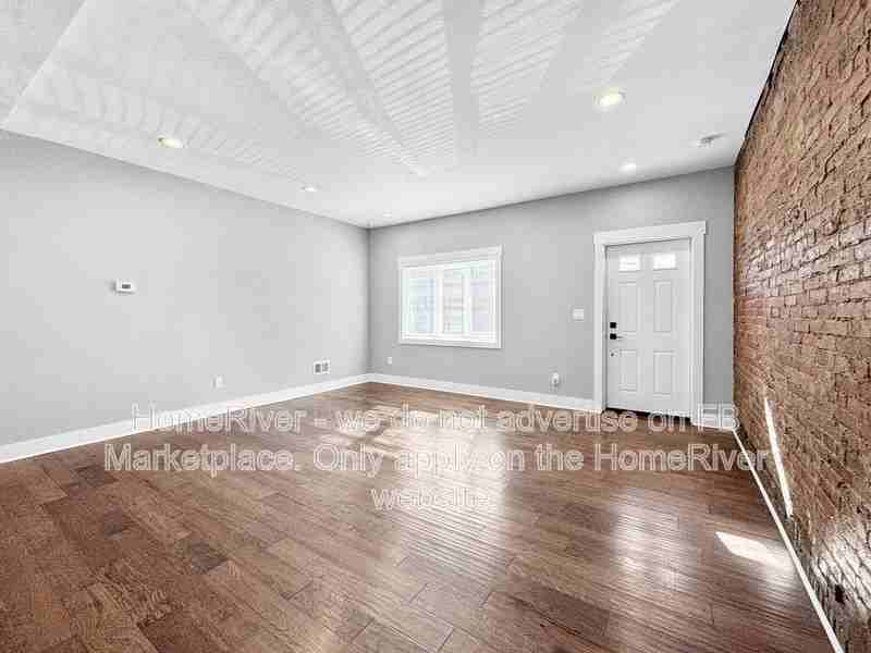 1721 Sarah St - Photo 3 of 21