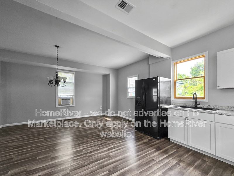 418 Short St - Photo 3 of 17