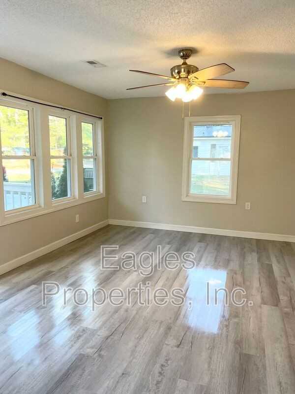 108 Head Street - Photo 2 of 10