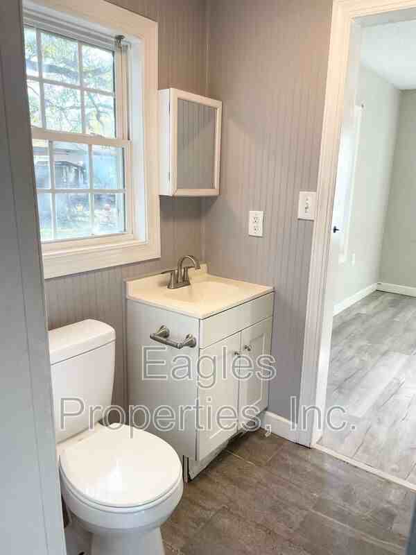 108 Head Street - Photo 6 of 10