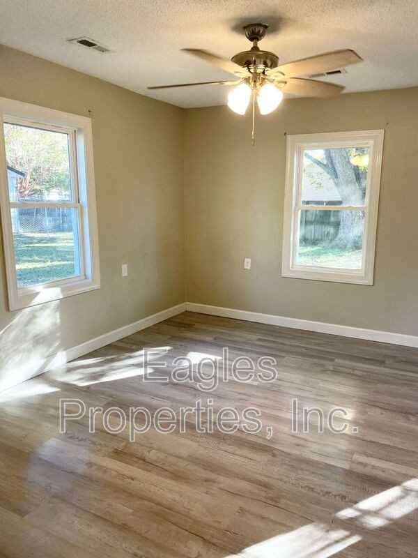 108 Head Street - Photo 7 of 10