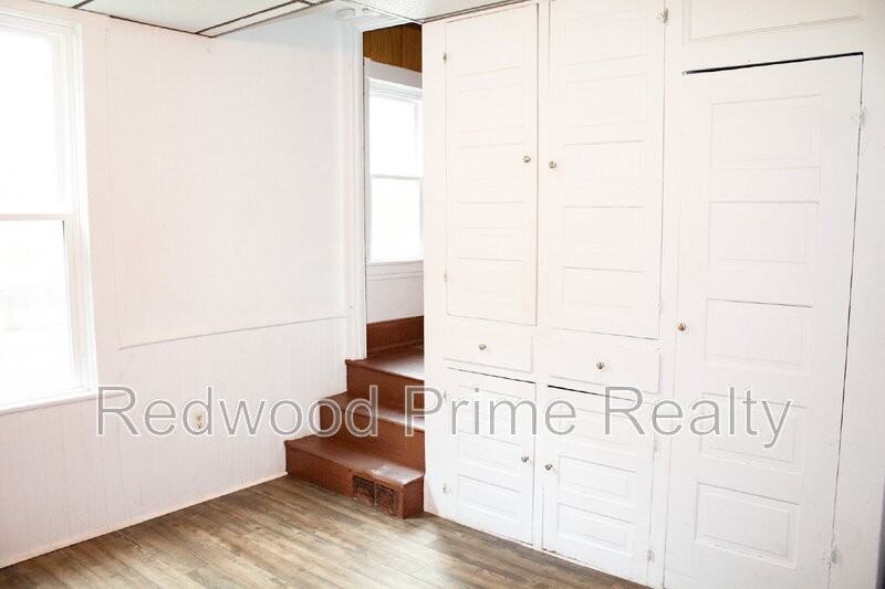 901 Coleman Ave - Photo 4 of 11