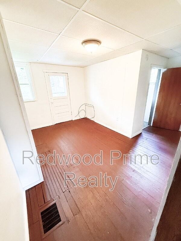 901 Coleman Ave - Photo 6 of 11