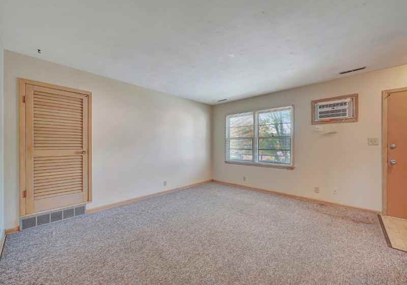 5050 Cleveland Ave #4 - Photo 4 of 12