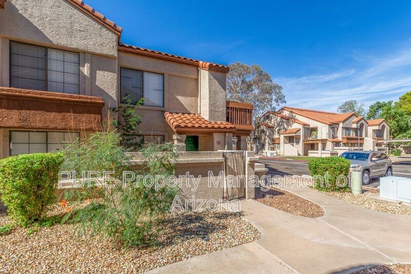 818 South Westwood - Photo 5 of 33