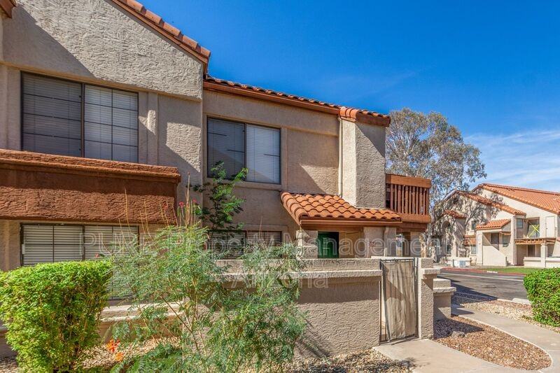 818 South Westwood - Photo 6 of 33