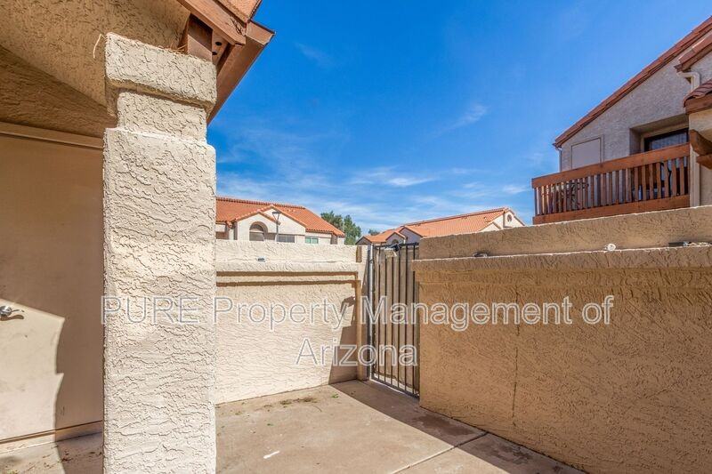 818 South Westwood - Photo 7 of 33