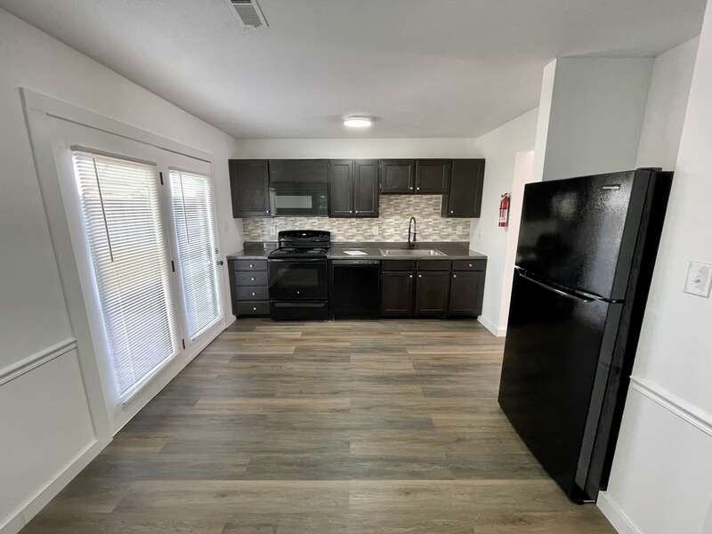 1642 Hillwood Drive #D5 - Photo 7 of 18