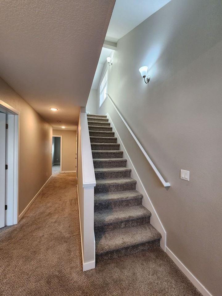 550 S Columbia St - Photo 4 of 41