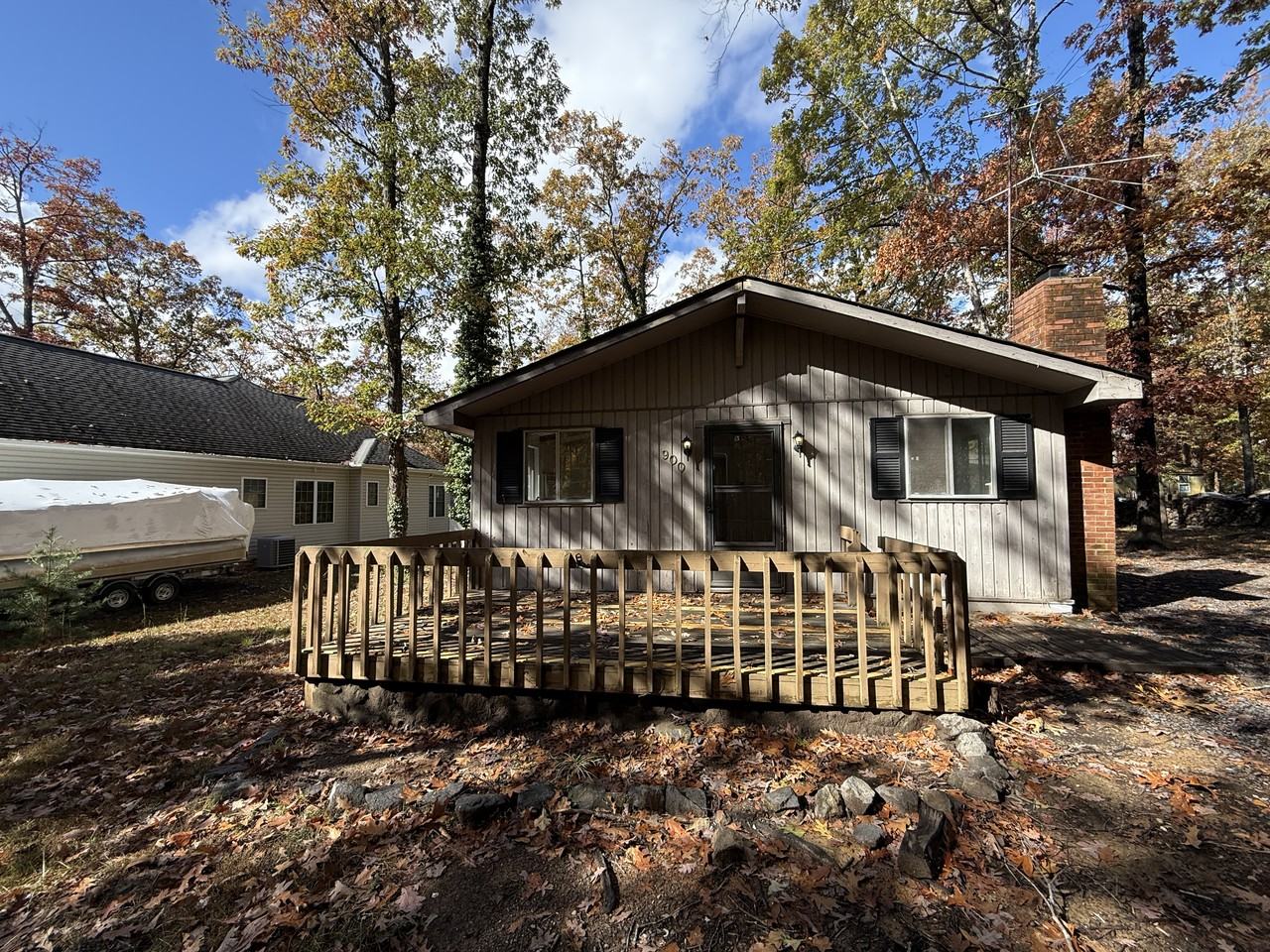 900 Lakeview Parkway - Photo 2 of 33