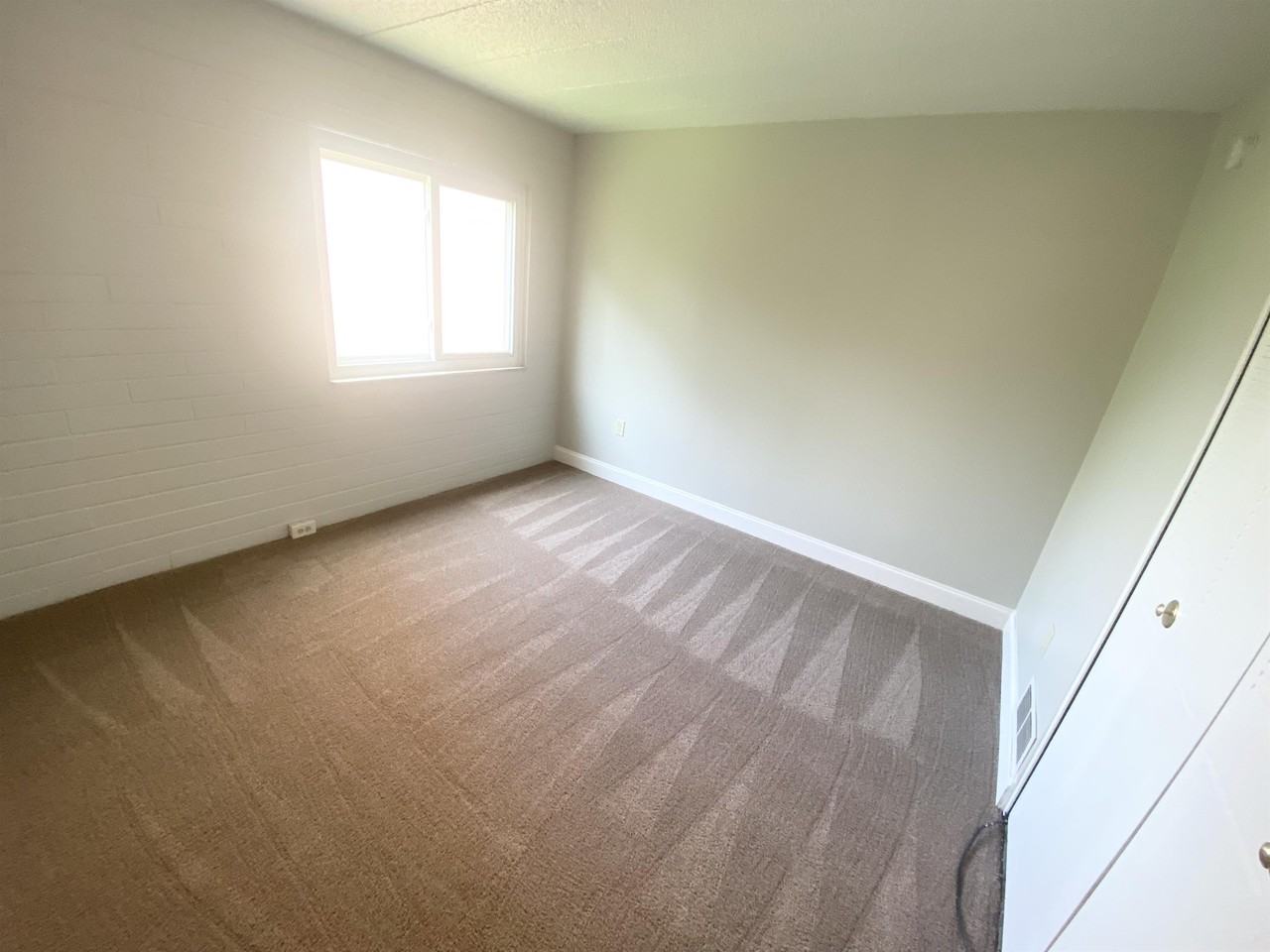 CHATEAUGAY APARTMENTS -- 004 - Photo 5 of 39