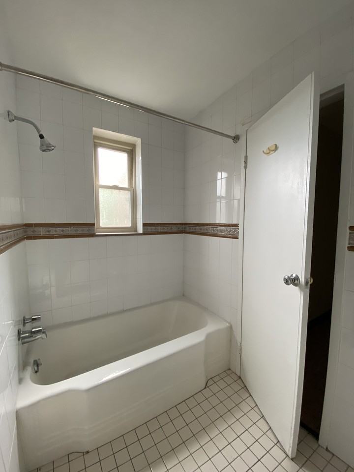 WINCHESTER APARTMENTS -- 016 - Photo 6 of 7