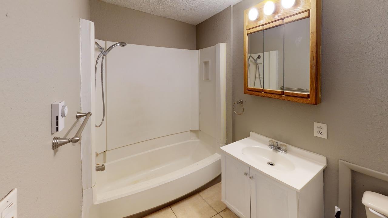 304 Hubbell - Photo 2 of 5