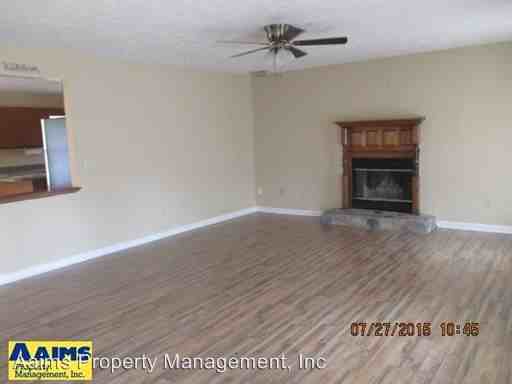 366 Woodberry Cir - Photo 2 of 11