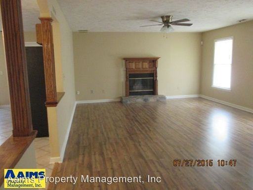 366 Woodberry Cir - Photo 3 of 11