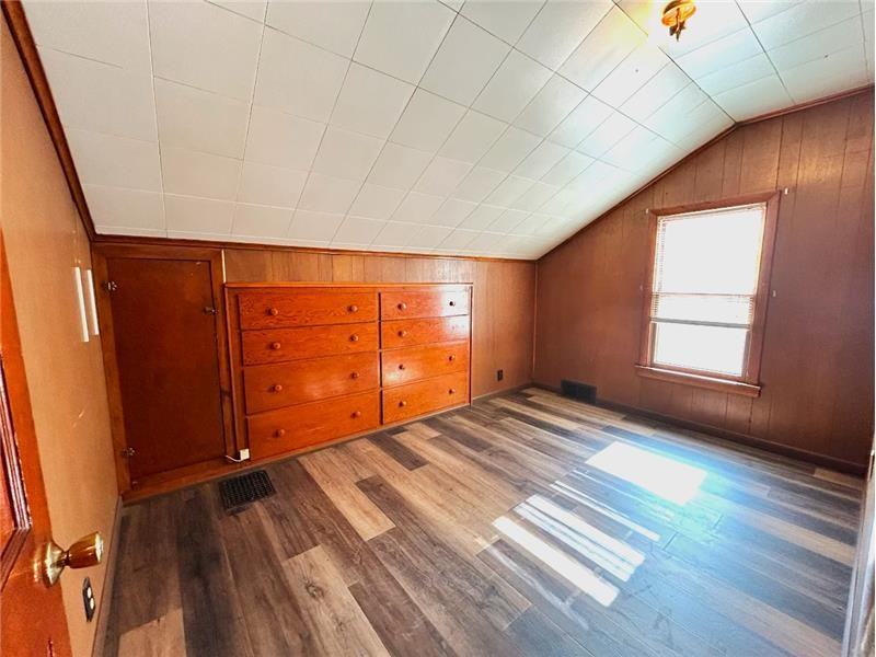 828 Cove Rd #TOP - Photo 4 of 7