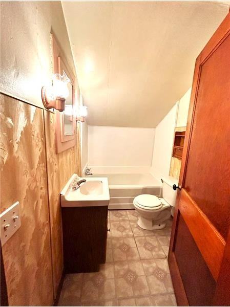 828 Cove Rd #TOP - Photo 5 of 7