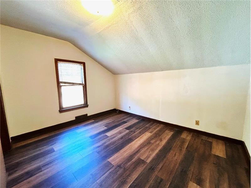 828 Cove Rd #TOP - Photo 6 of 7