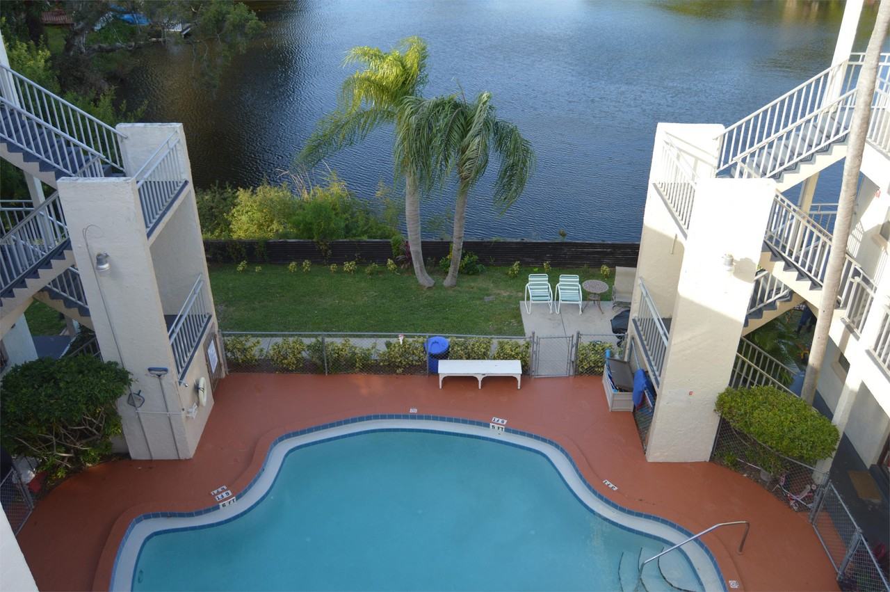 Lakeshore Apartments - Photo 7 of 9