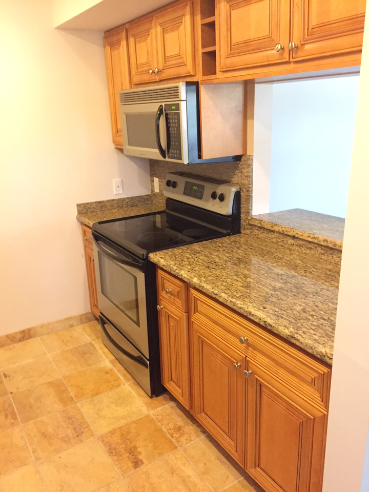 613 NE 4TH ST - Photo 2 of 10