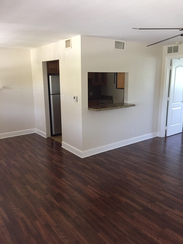 613 NE 4TH ST - Photo 4 of 10