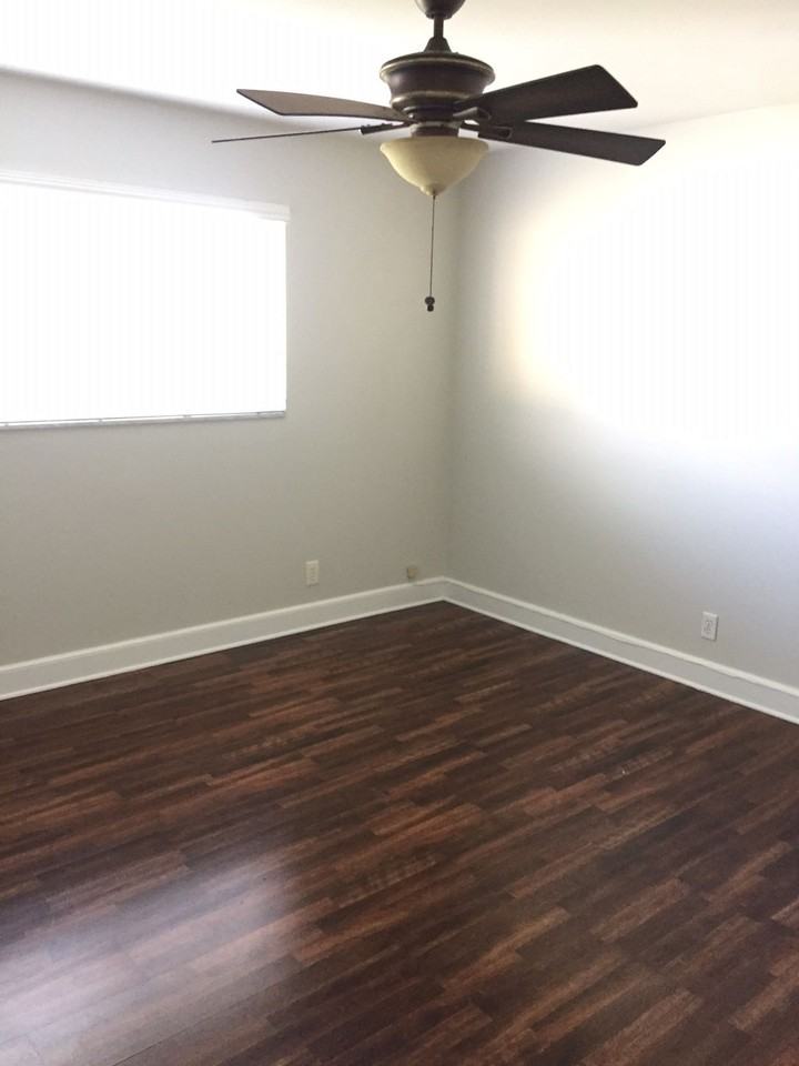 613 NE 4TH ST - Photo 7 of 10