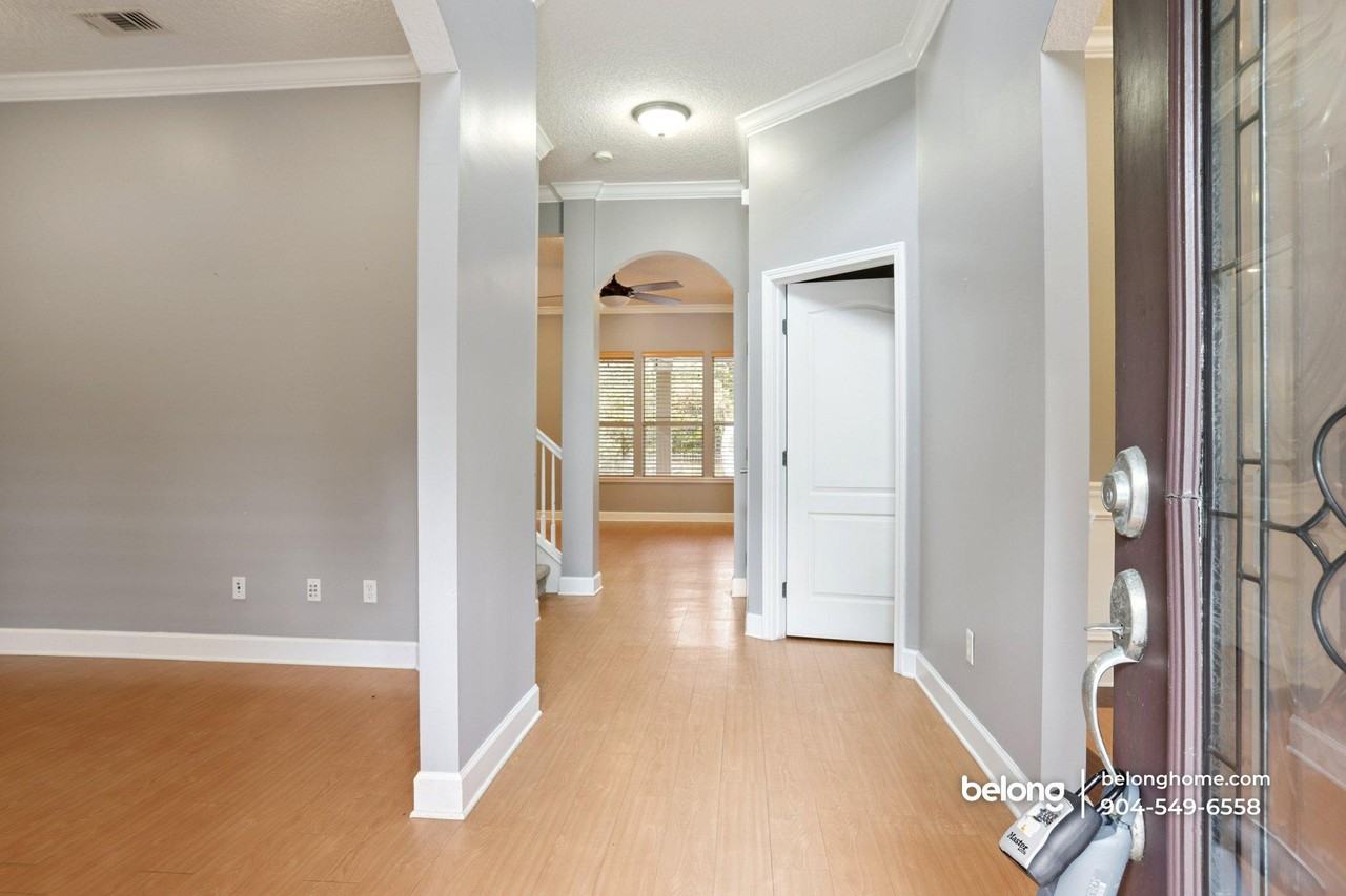 85053 Sagaponack Dr - Photo 2 of 19