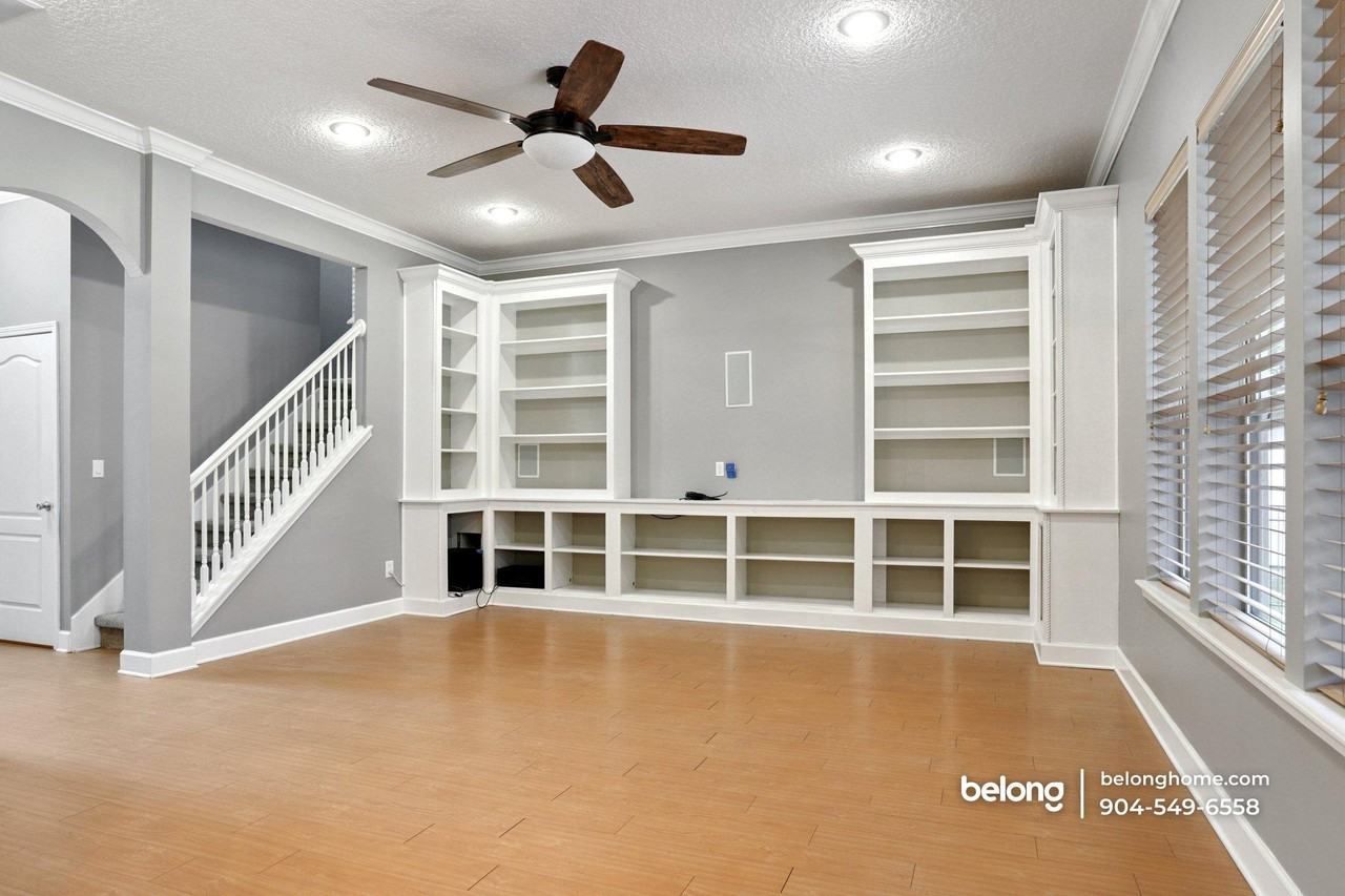 85053 Sagaponack Dr - Photo 7 of 19