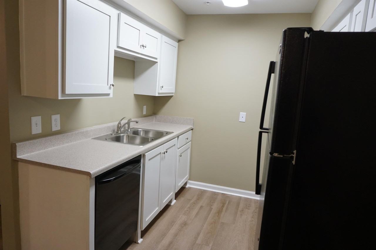 411 Baldwin Crt - Photo 7 of 50