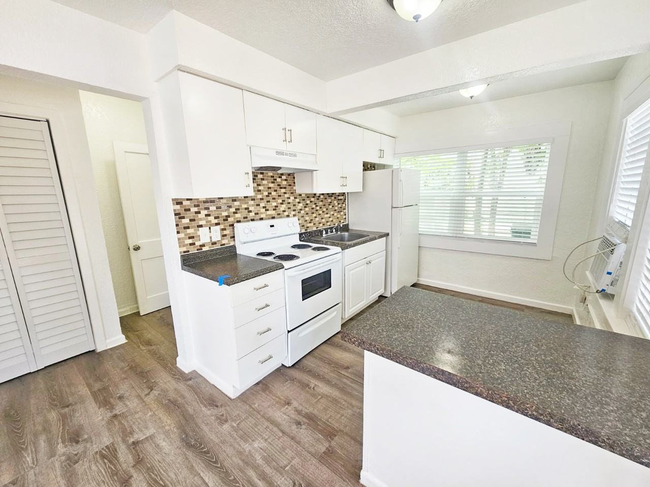 304 2nd Avenue South - Photo 4 of 15