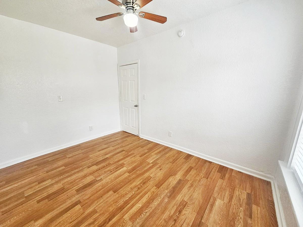 304 2nd Avenue South - Photo 6 of 15