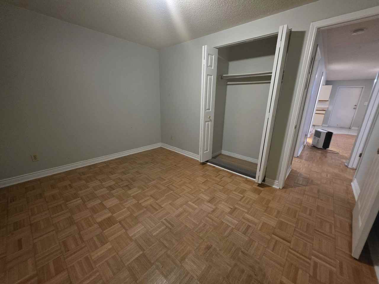 334 University Ave - Photo 6 of 17