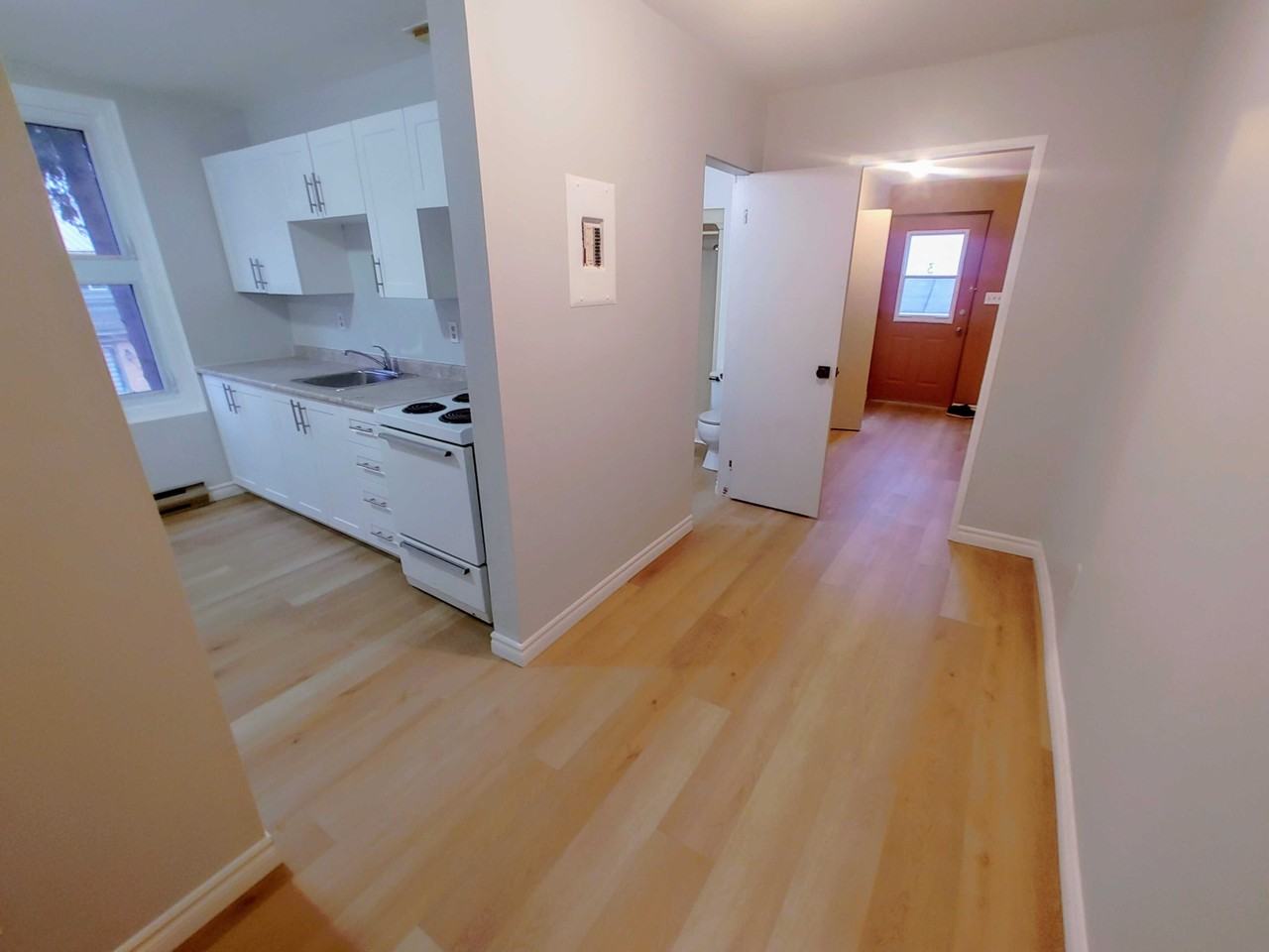 214-216 Montreal St - Photo 2 of 9