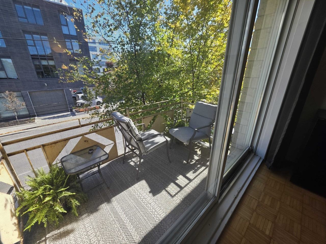 332 University Ave - Photo 3 of 11