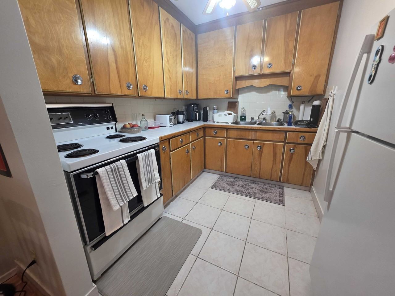 332 University Ave - Photo 5 of 11