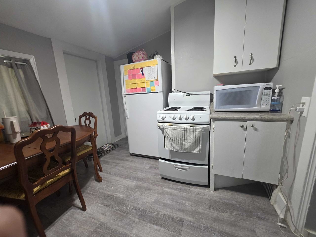 555 Division Street - Photo 5 of 10