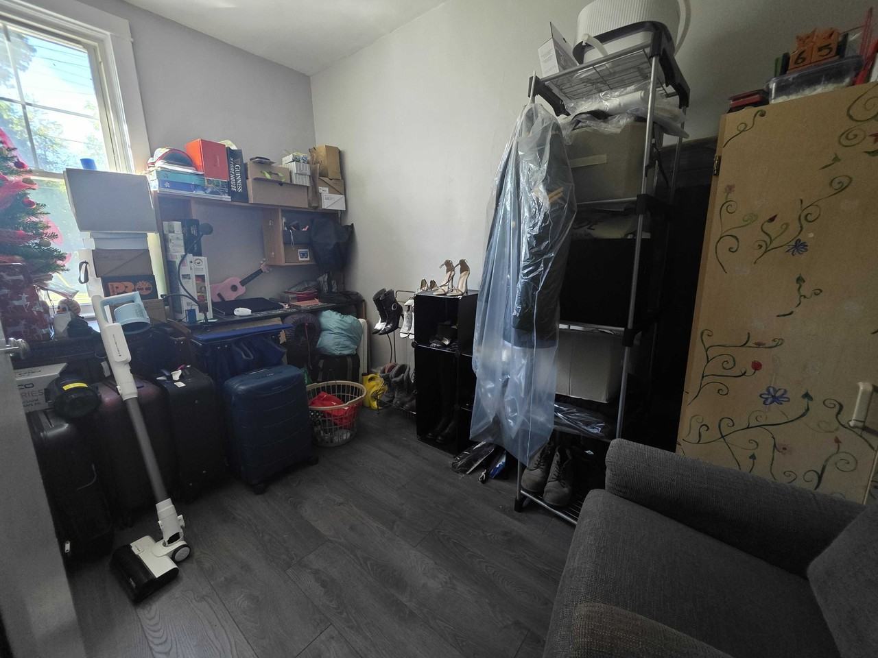 555 Division Street - Photo 7 of 10