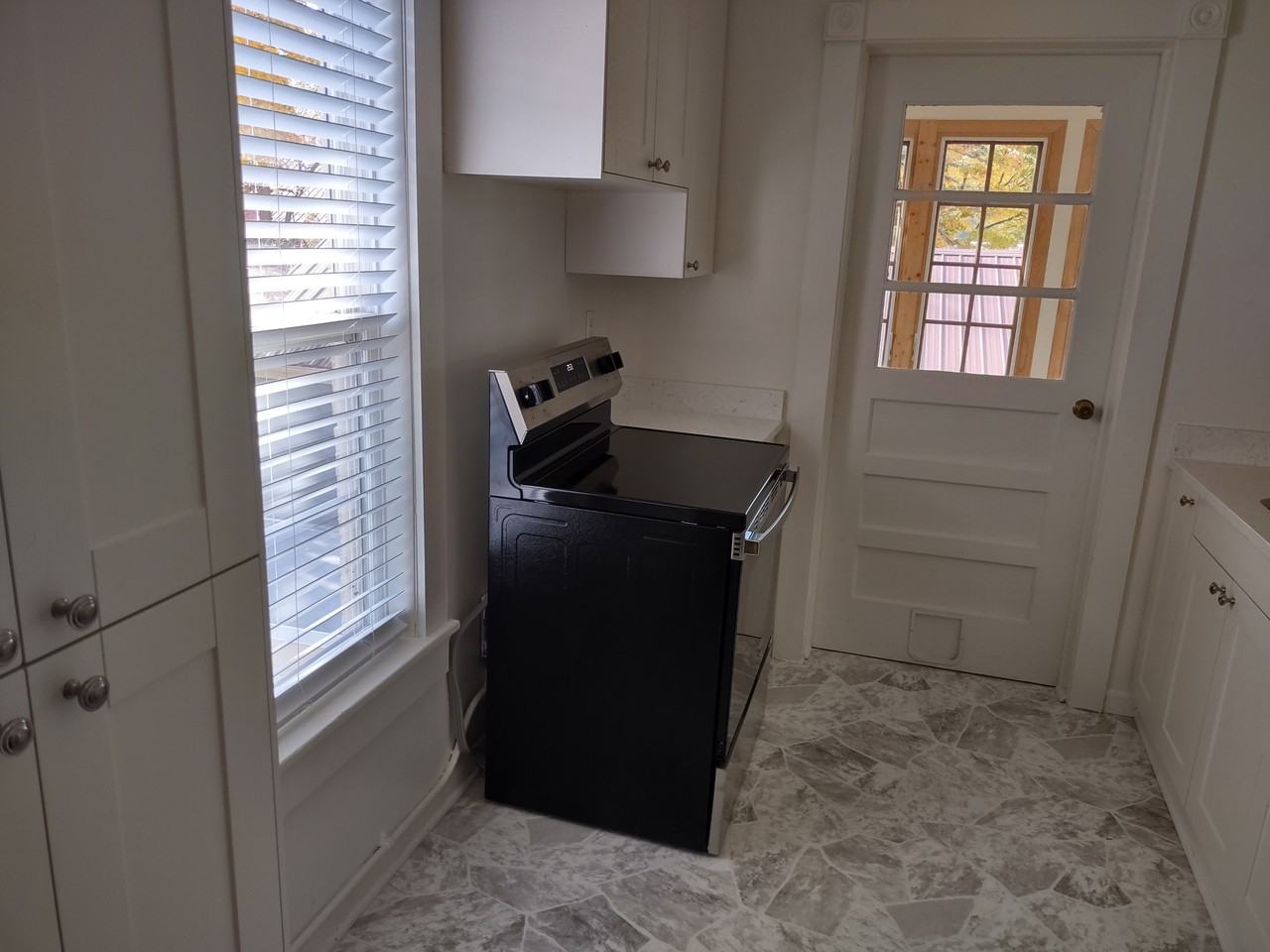 326 Butler St - Photo 7 of 19